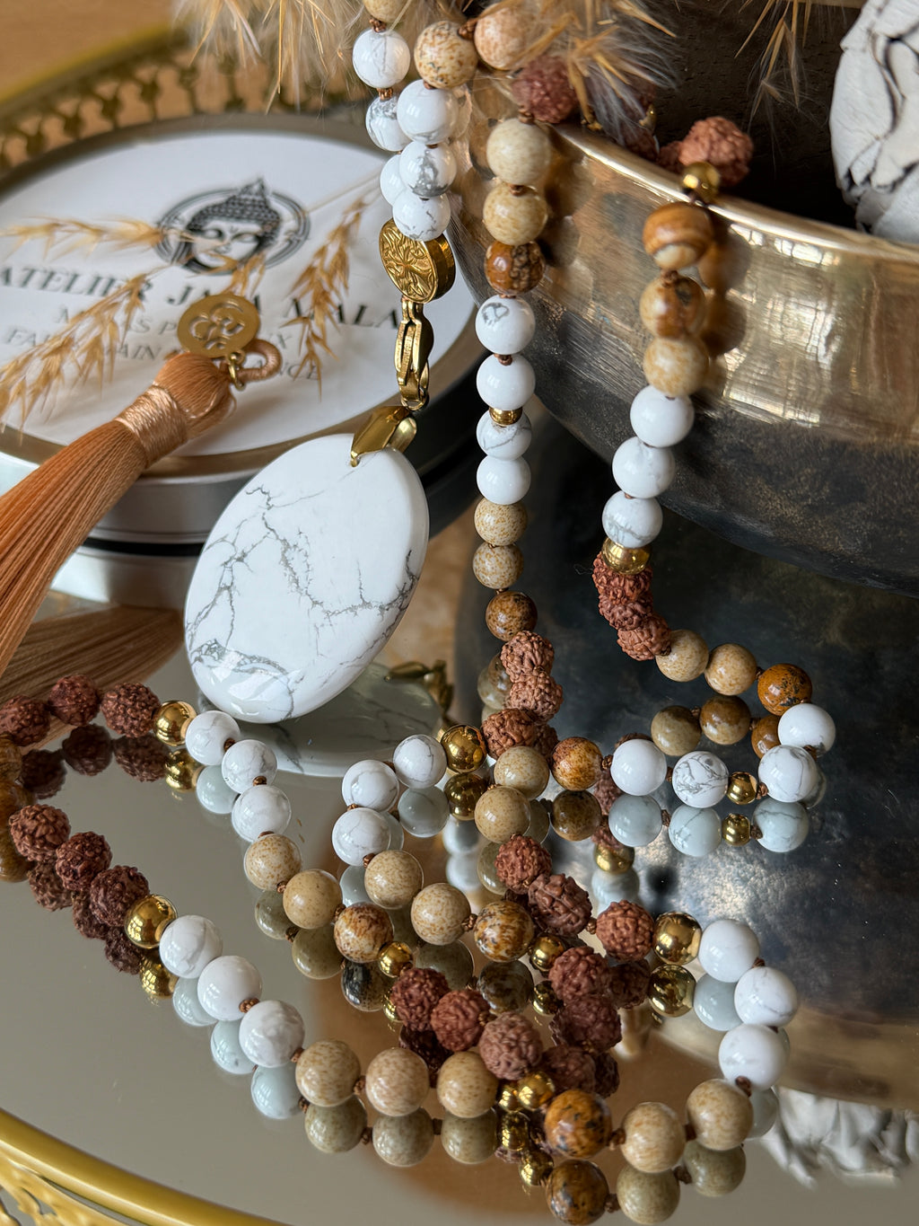 Mala n°107 - Revenir à l'essentiel - Howlite, Jaspe paysage et graines de Rudraksha