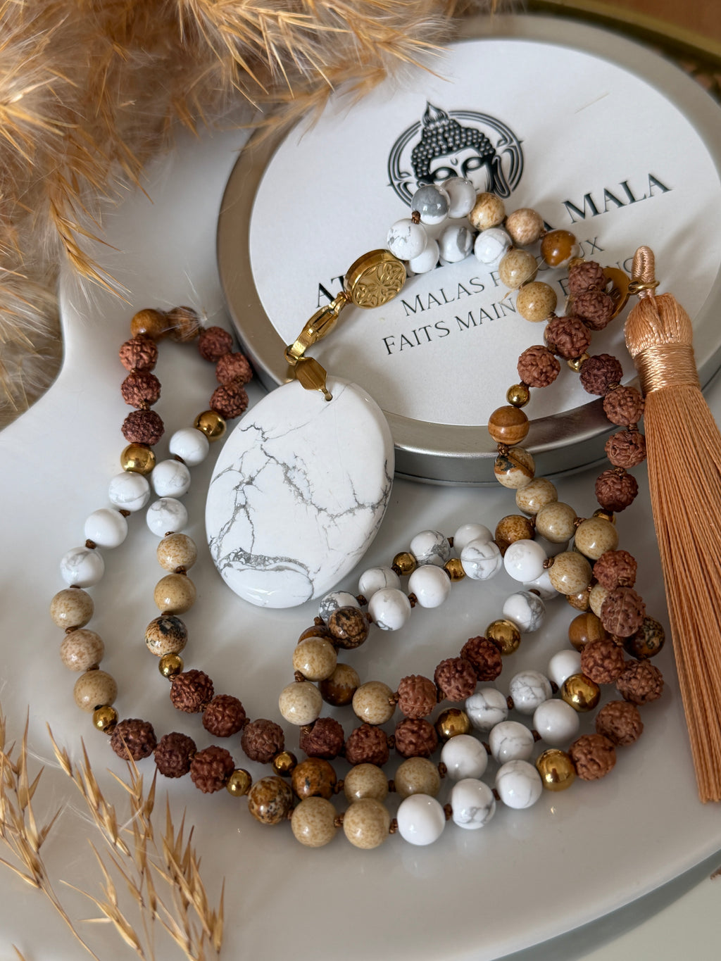 Mala n°107 - Revenir à l'essentiel - Howlite, Jaspe paysage et graines de Rudraksha