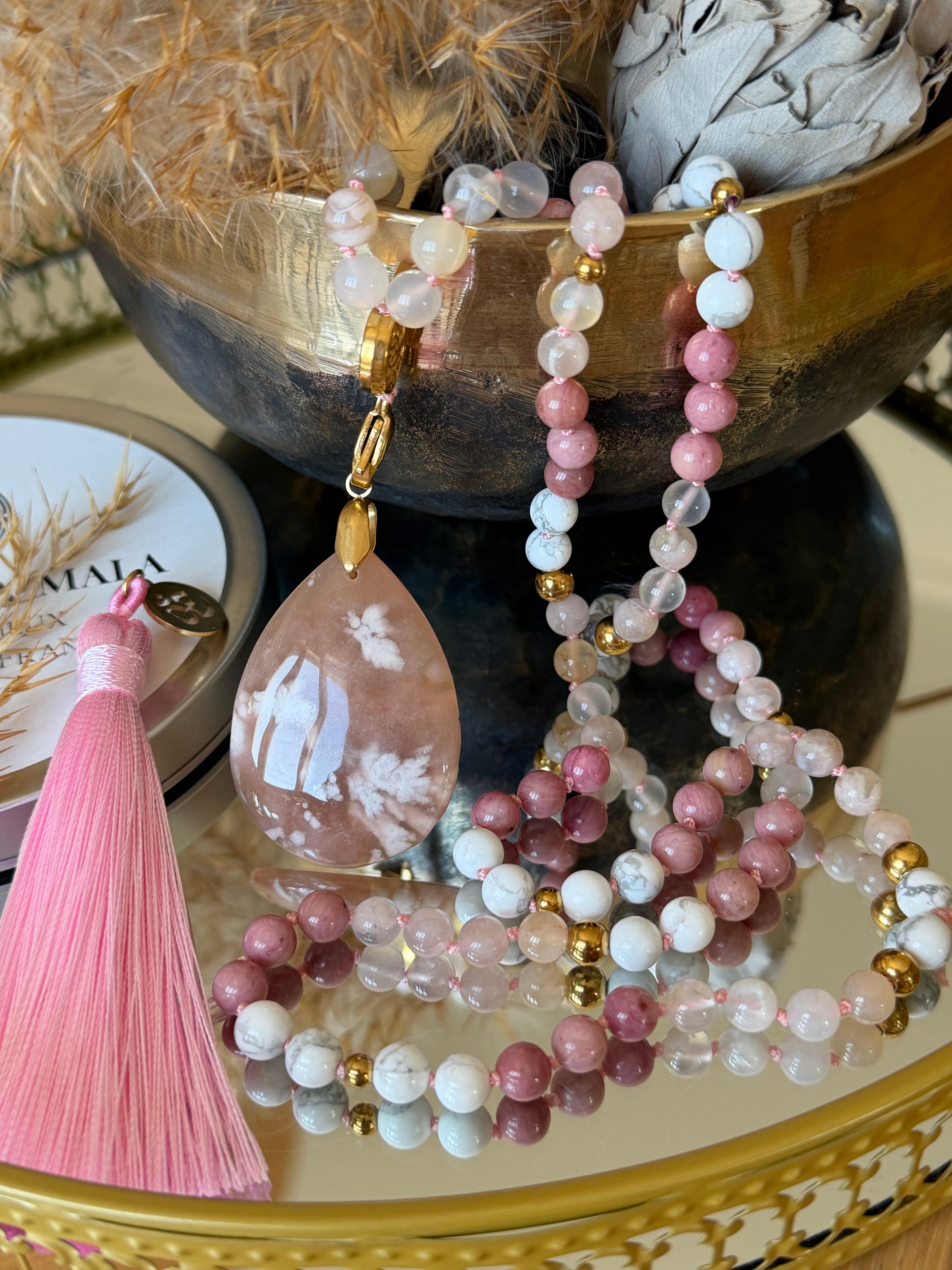 Mala n°121 - Douce renaissance - Rhodonite, Howlite et Agate fleur de cerisier