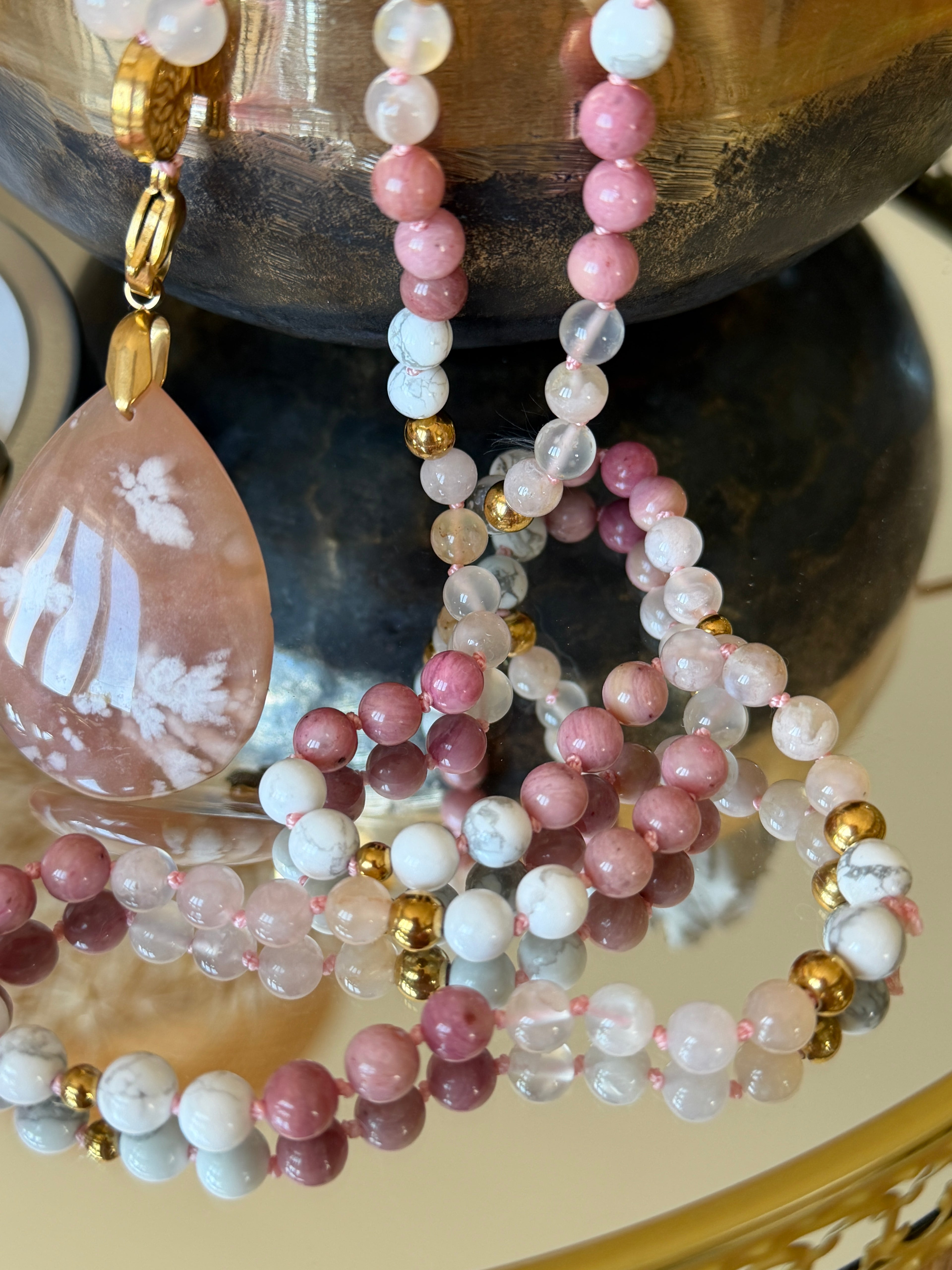 Mala n°121 - Douce renaissance - Rhodonite, Howlite et Agate fleur de cerisier