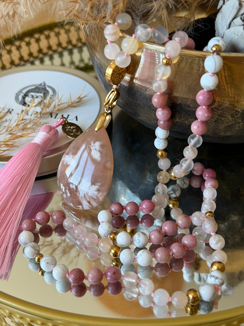 Mala n°121 - Douce renaissance - Rhodonite, Howlite et Agate fleur de cerisier