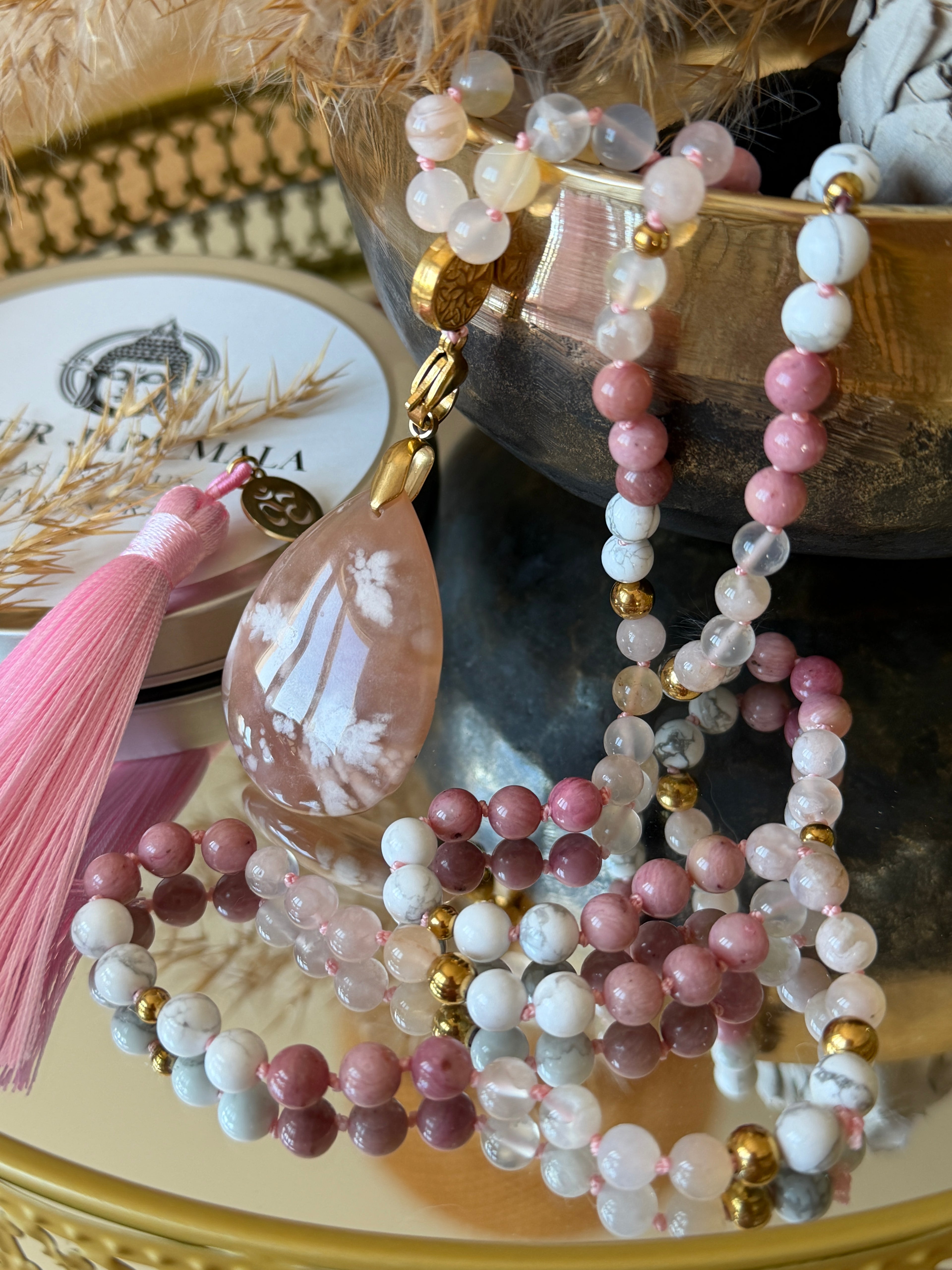 Mala n°121 - Douce renaissance - Rhodonite, Howlite et Agate fleur de cerisier