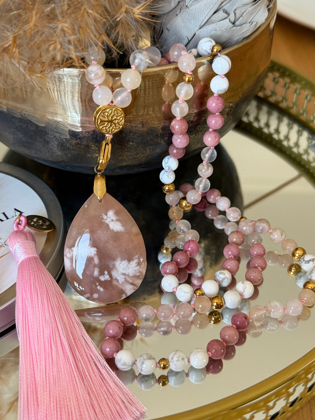 Mala n°121 - Douce renaissance - Rhodonite, Howlite et Agate fleur de cerisier