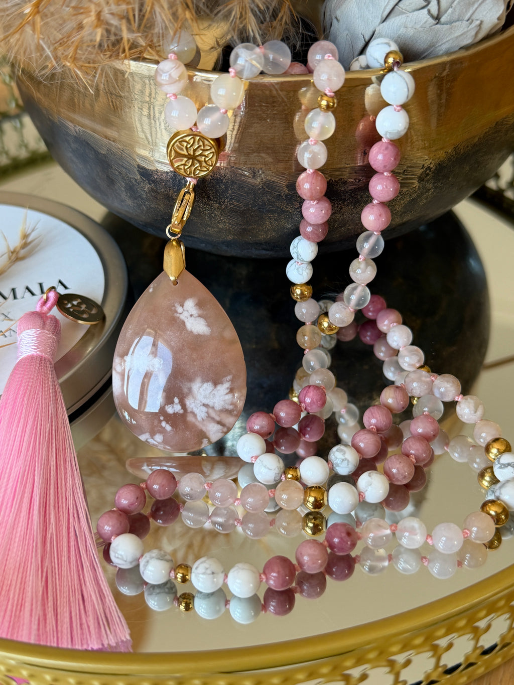 Mala n°121 - Douce renaissance - Rhodonite, Howlite et Agate fleur de cerisier