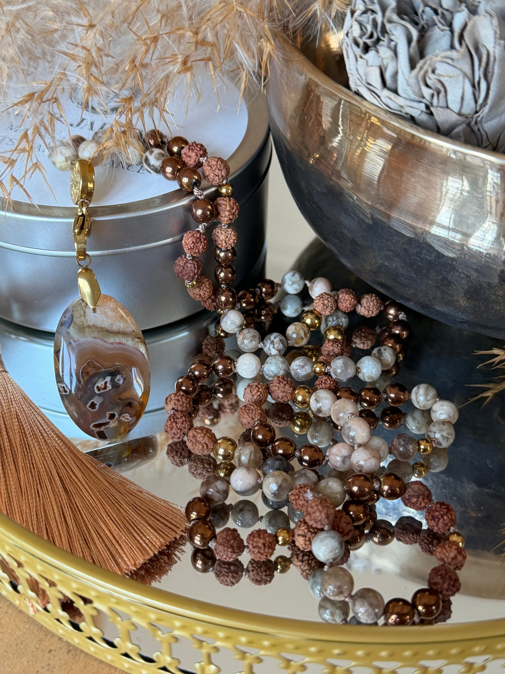 Mala n°122 - Racines intérieures - Feldspath, Hématite et graines de Rudraksha