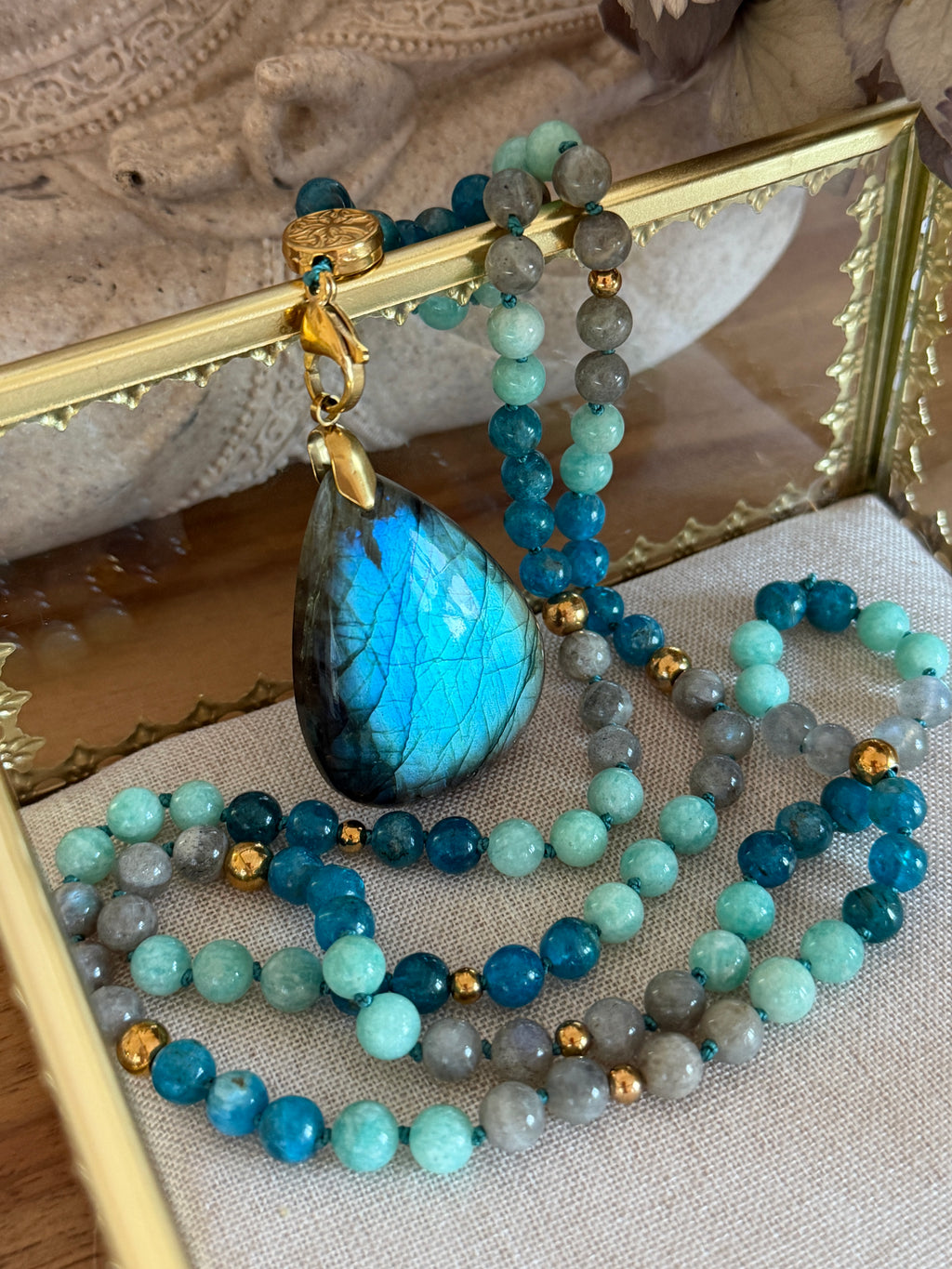 Mala n°136 - Oser être soi - Labradorite, Apatite et Labradorite