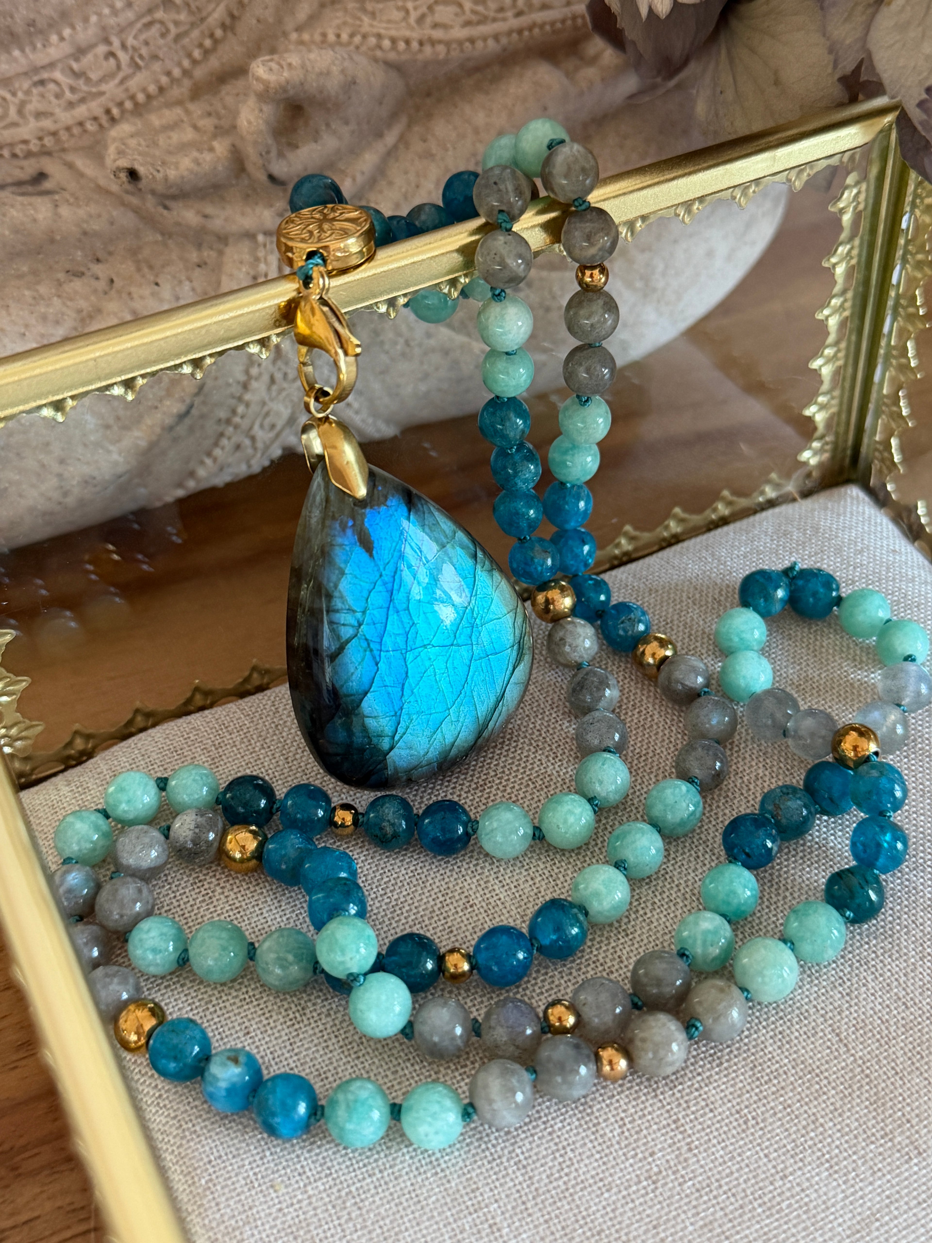 Mala n°136 - Oser être soi - Labradorite, Apatite et Labradorite