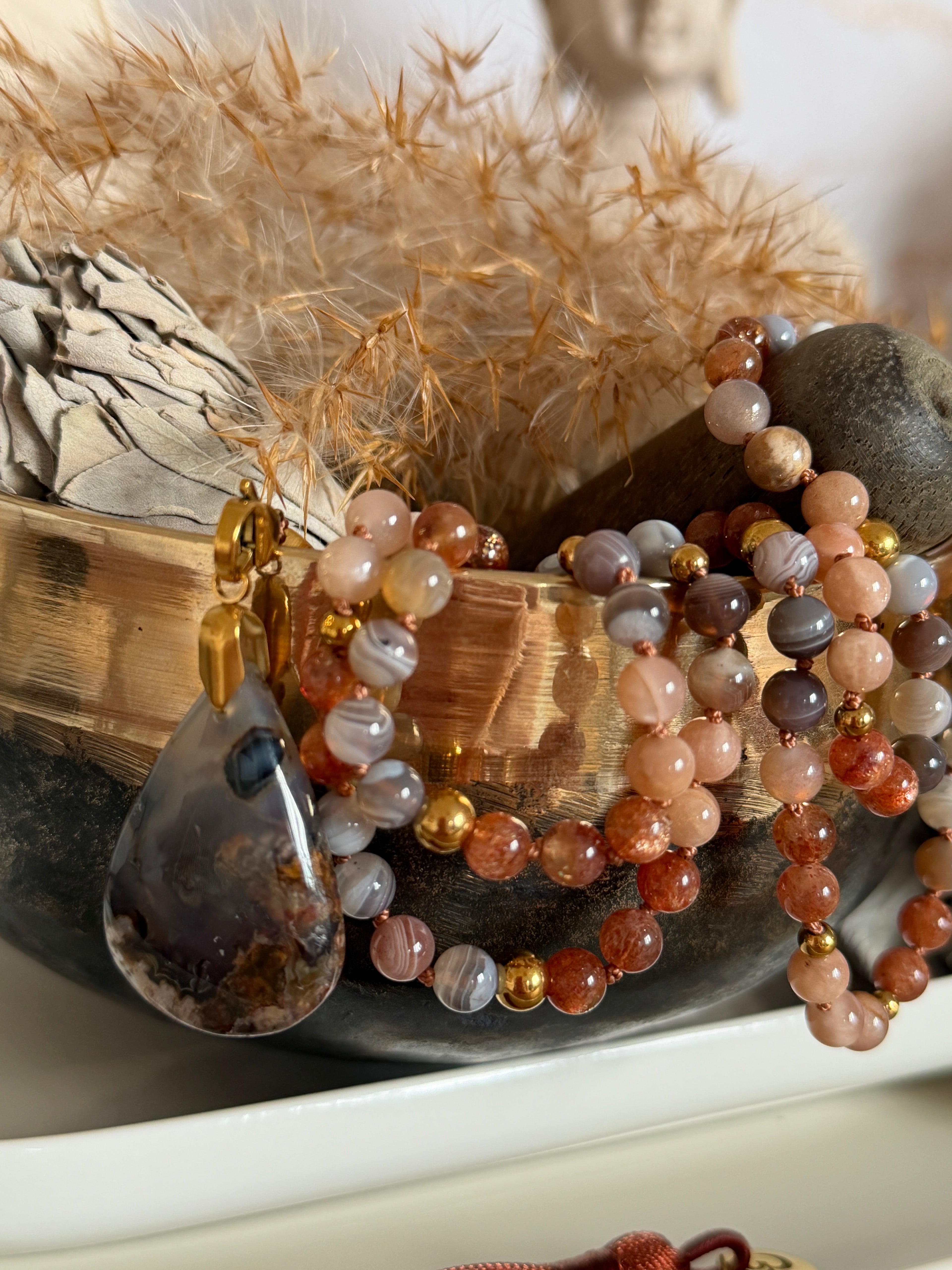 Mala n°126 - Après l'orage - Pierre de soleil, Agate du Botswana et Pierre de lune
