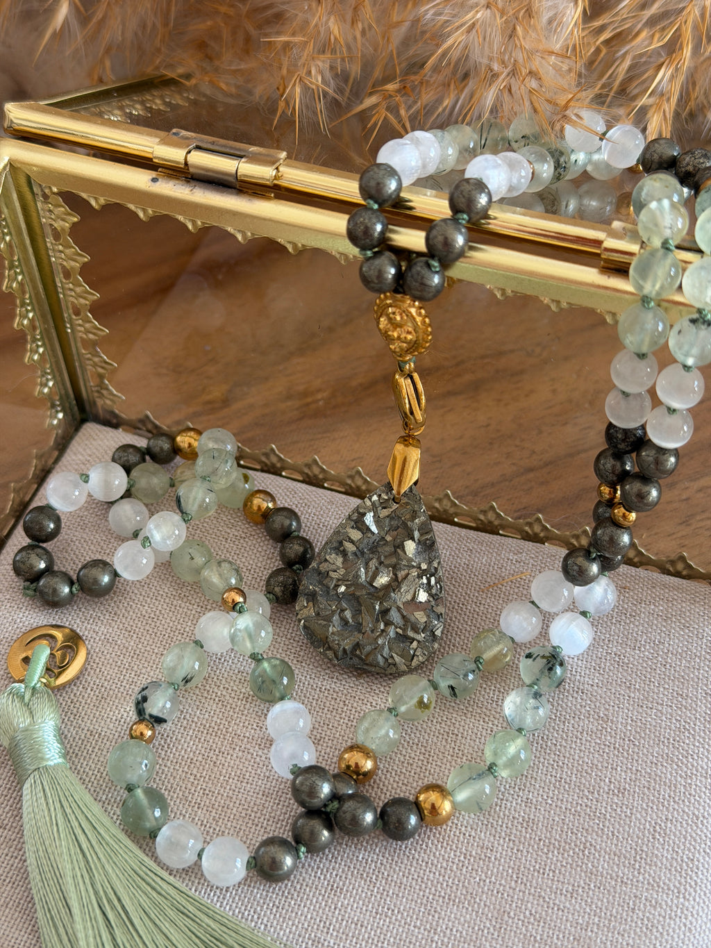 Mala n°127 - Renaissance - Pyrite, Préhnite et Sélénite