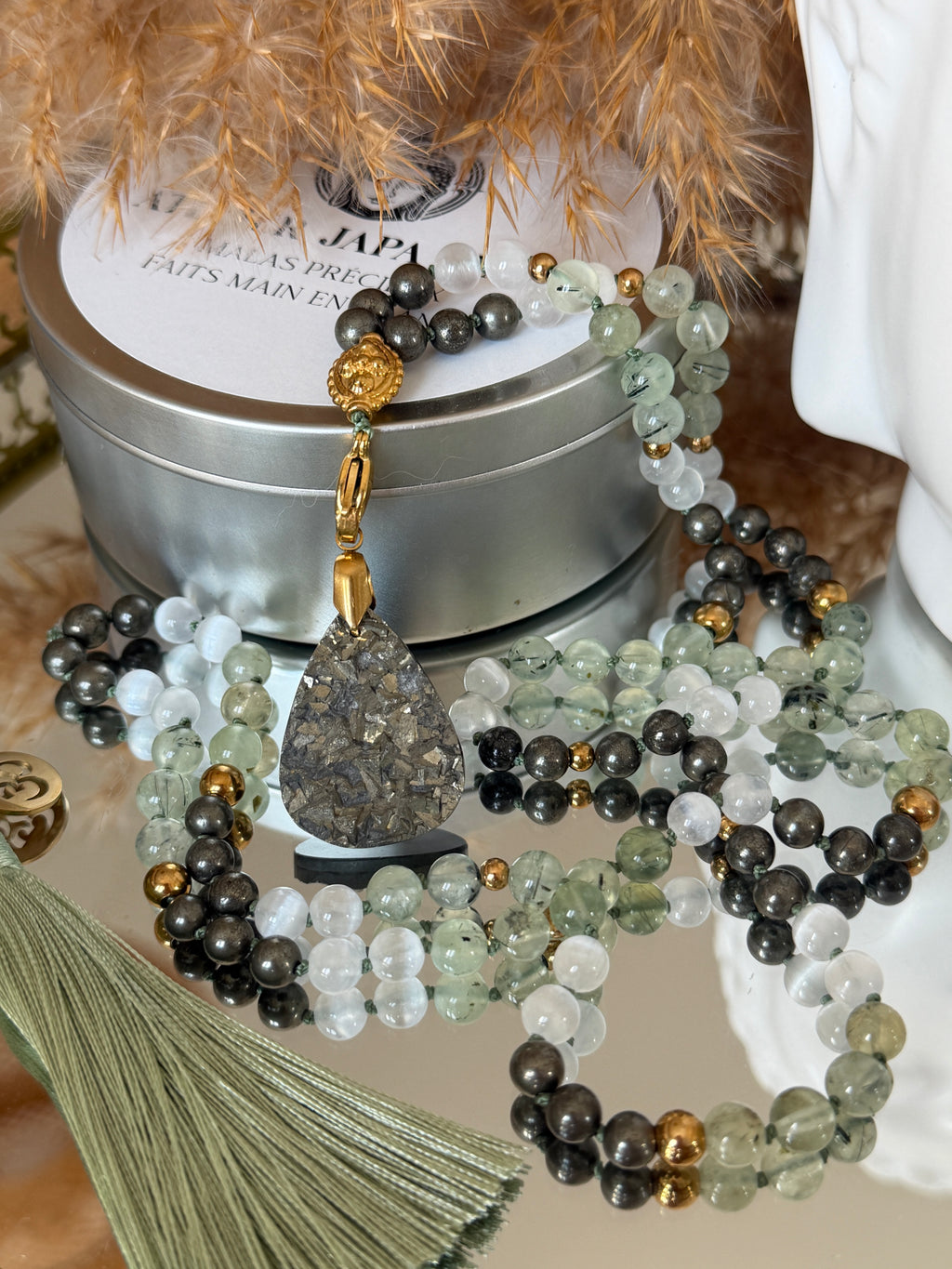 Mala n°127 - Renaissance - Pyrite, Préhnite et Sélénite