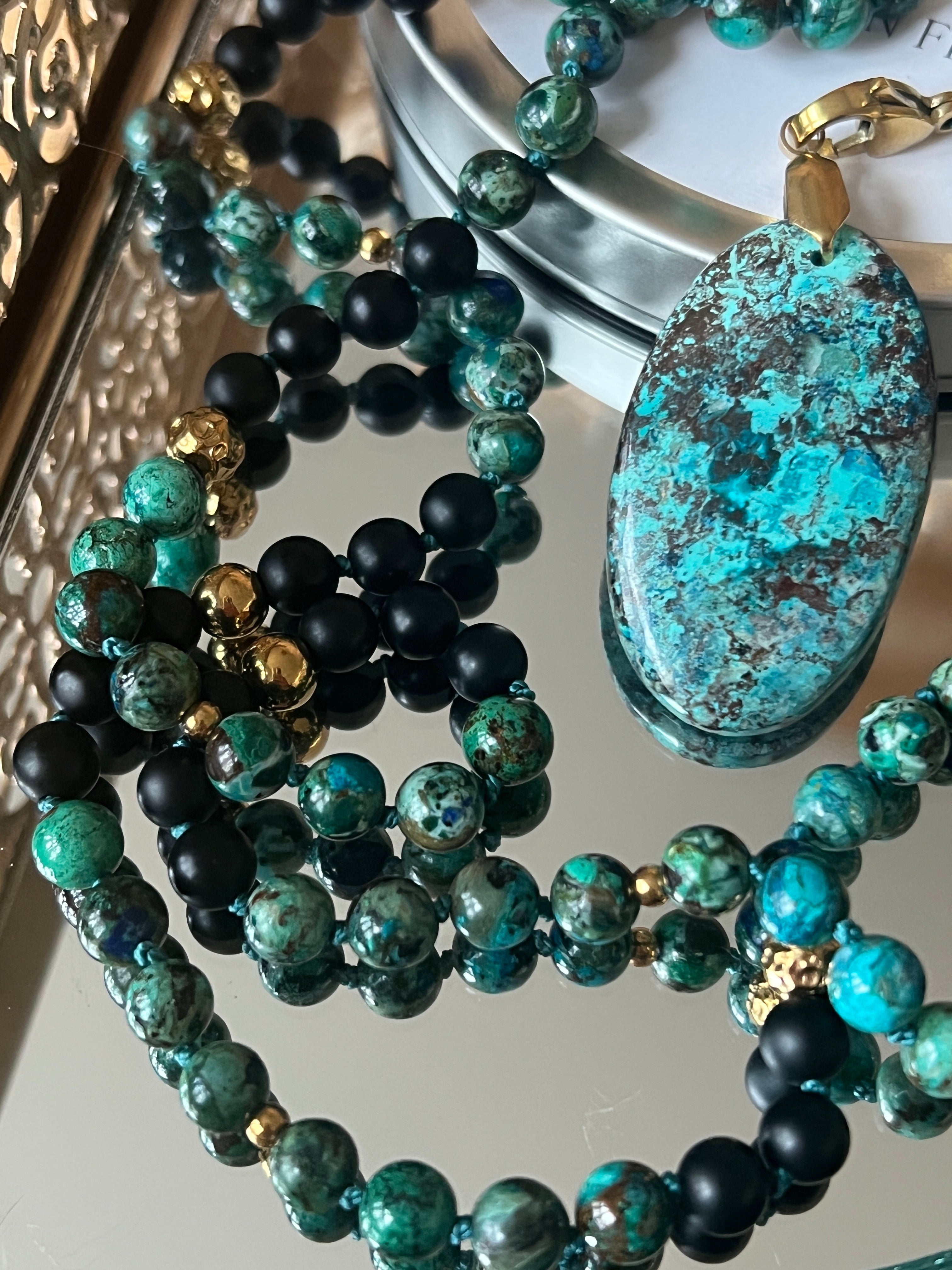 Mala n°38 - Ancrage assumé - Chrysocolle et Onyx mat