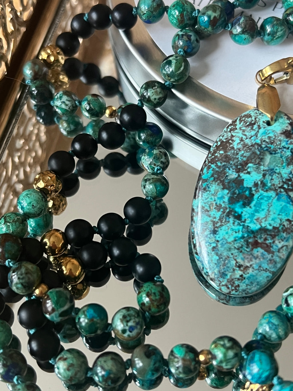 Mala n°38 - Ancrage assumé - Chrysocolle et Onyx mat