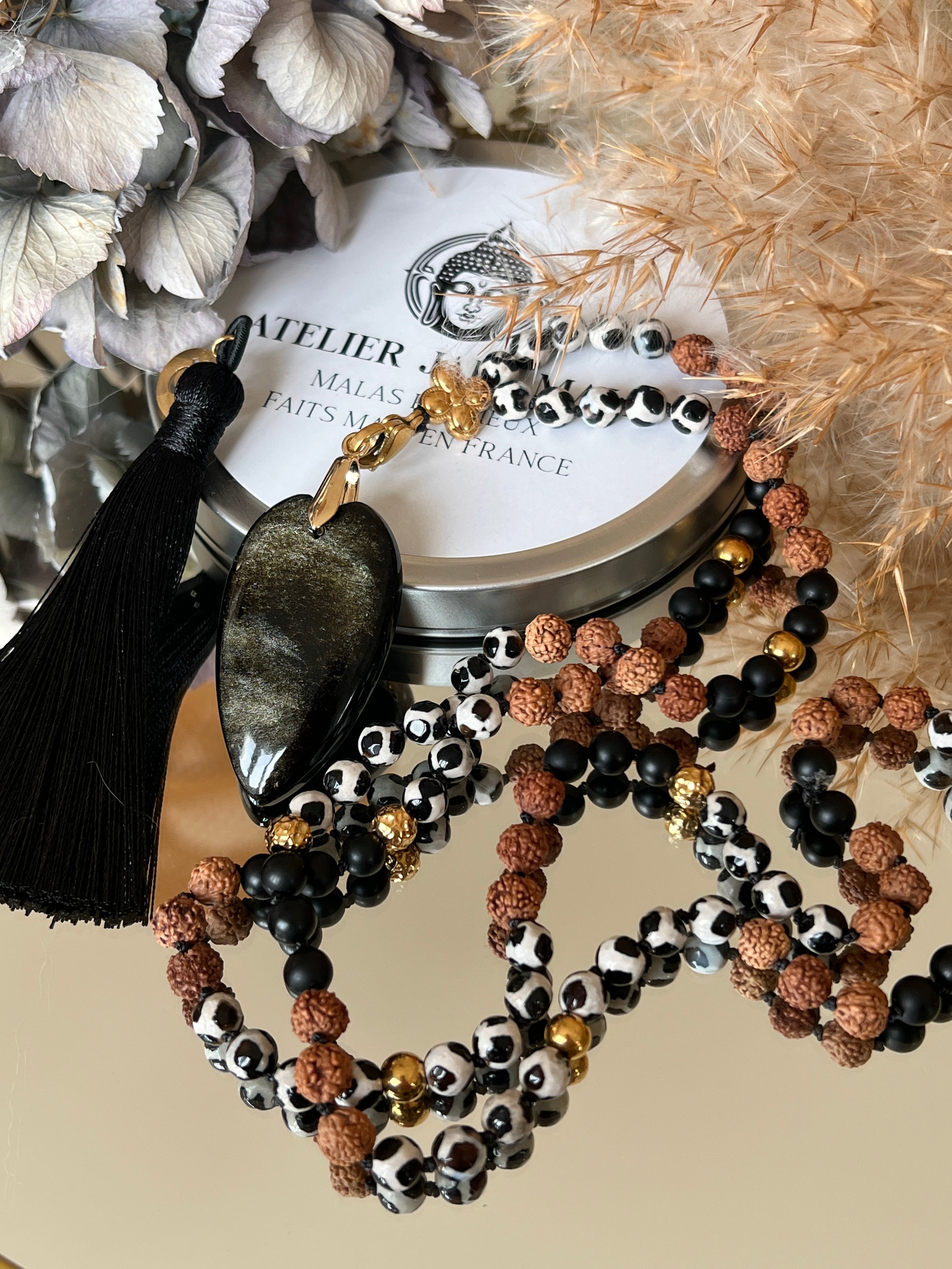 Mala n°40 - Souveraineté intérieure - Agate dzi, graines de Rudraksha et Onyx noir mat