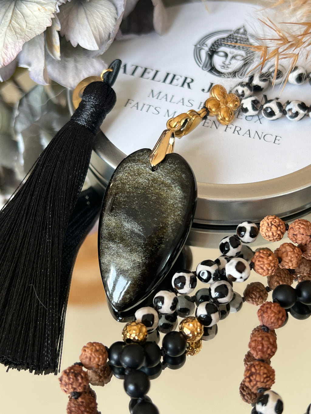 Mala n°40 - Souveraineté intérieure - Agate dzi, graines de Rudraksha et Onyx noir mat