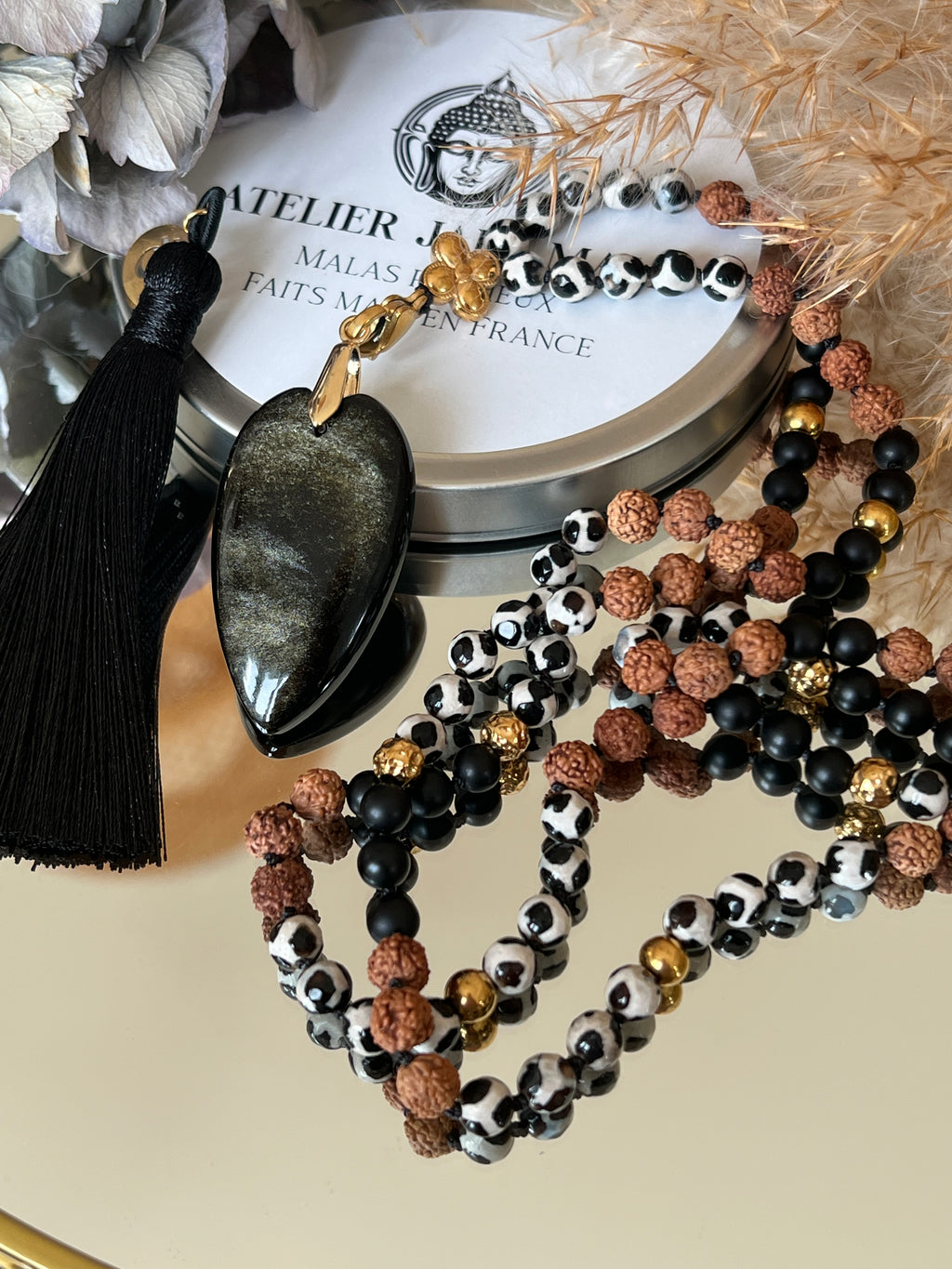 Mala n°40 - Souveraineté intérieure - Agate dzi, graines de Rudraksha et Onyx noir mat