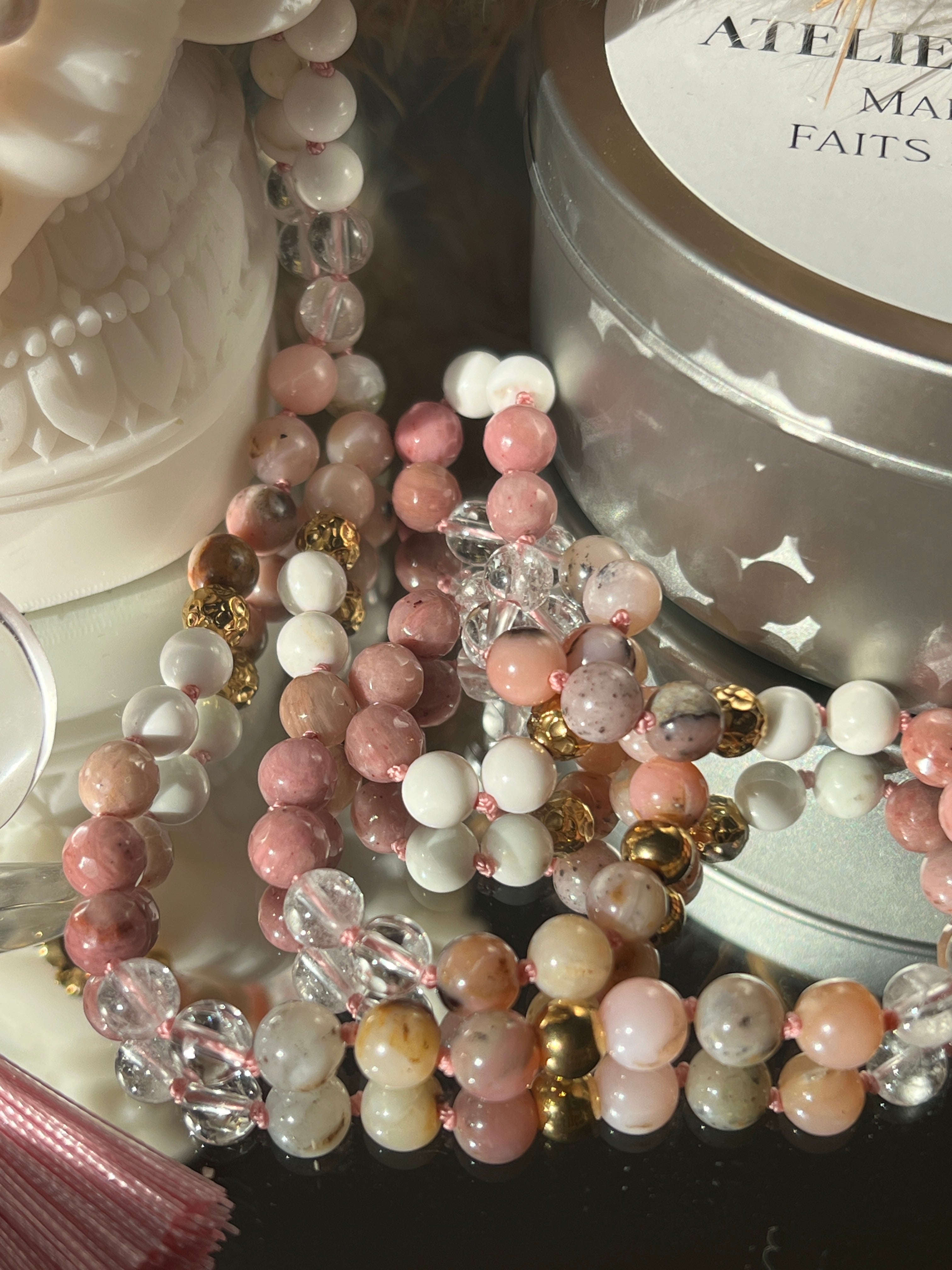Mala n°45 - Réconciliation du coeur - Opale rose, Magnésite, Cristal de roche et Rhodonite