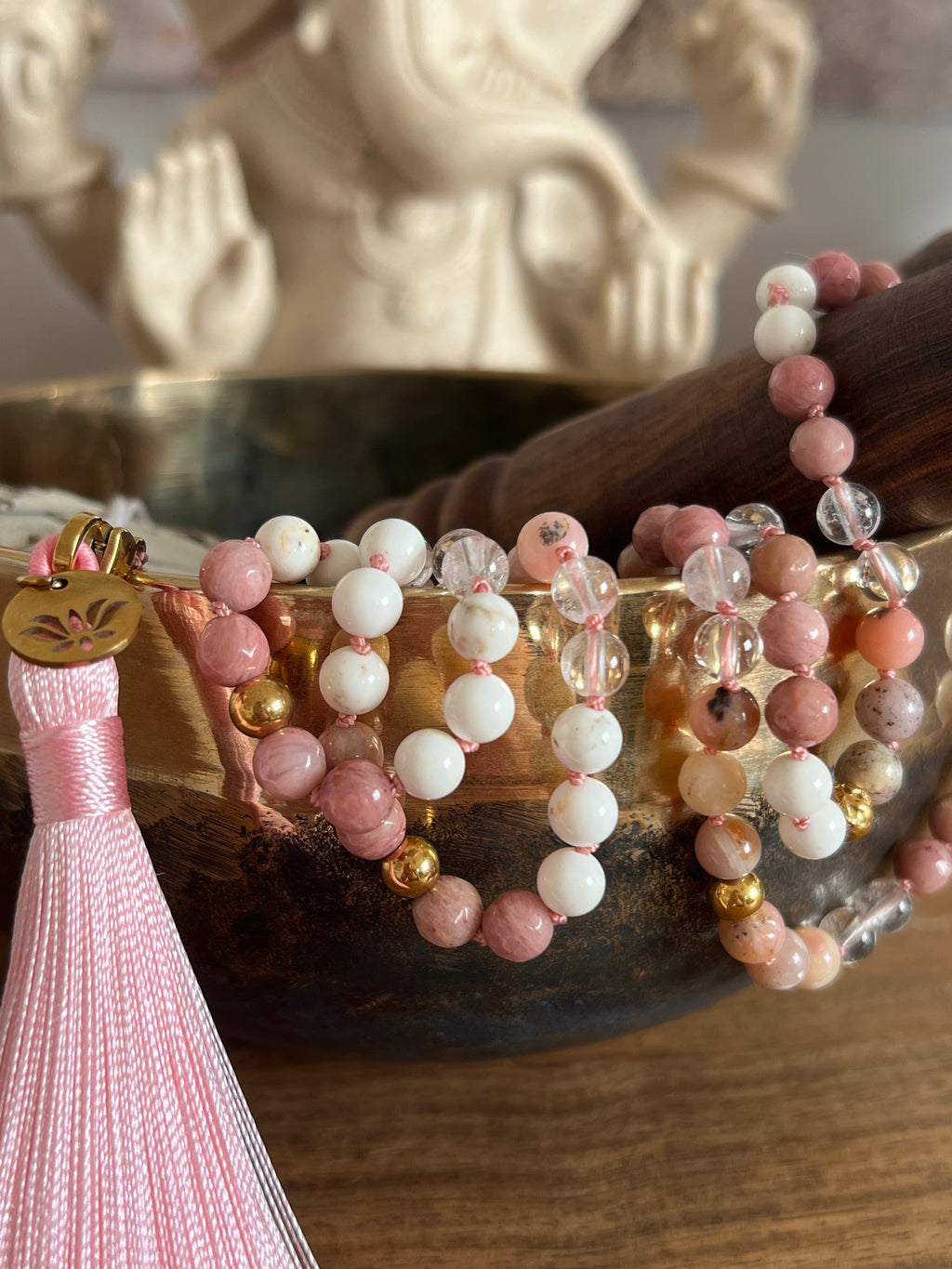 Mala n°45 - Réconciliation du coeur - Opale rose, Magnésite, Cristal de roche et Rhodonite