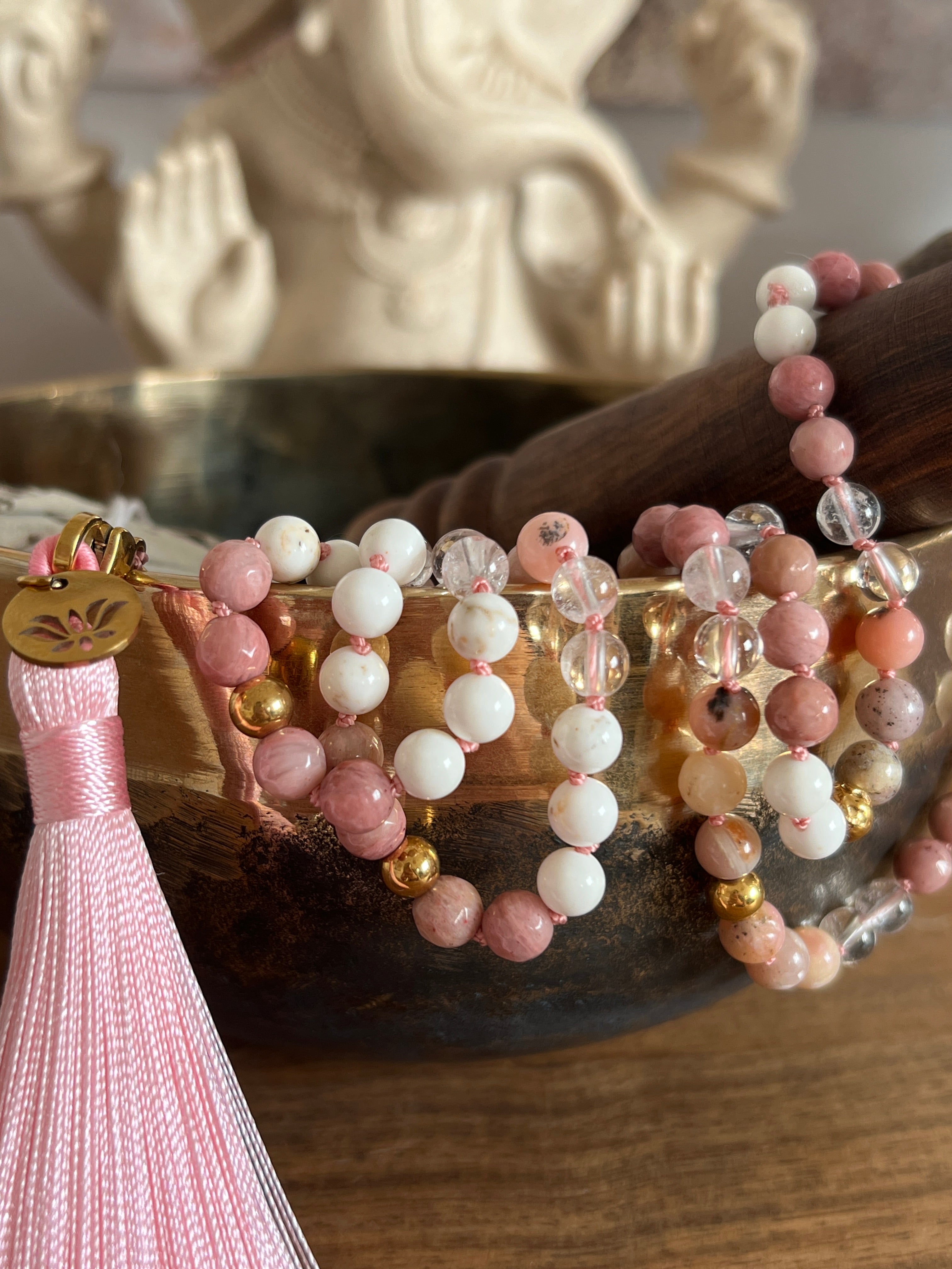 Mala n°45 - Réconciliation du coeur - Opale rose, Magnésite, Cristal de roche et Rhodonite