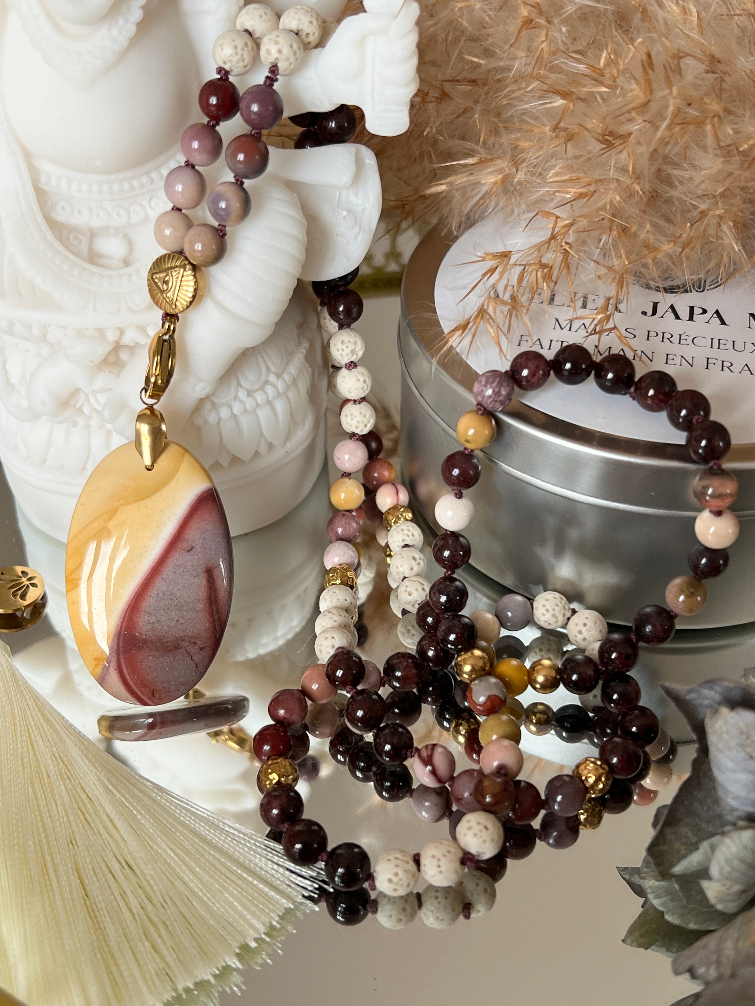 Mala n°56 - Energie de la terre - Grenat, Jaspe mookite et pierre de lave