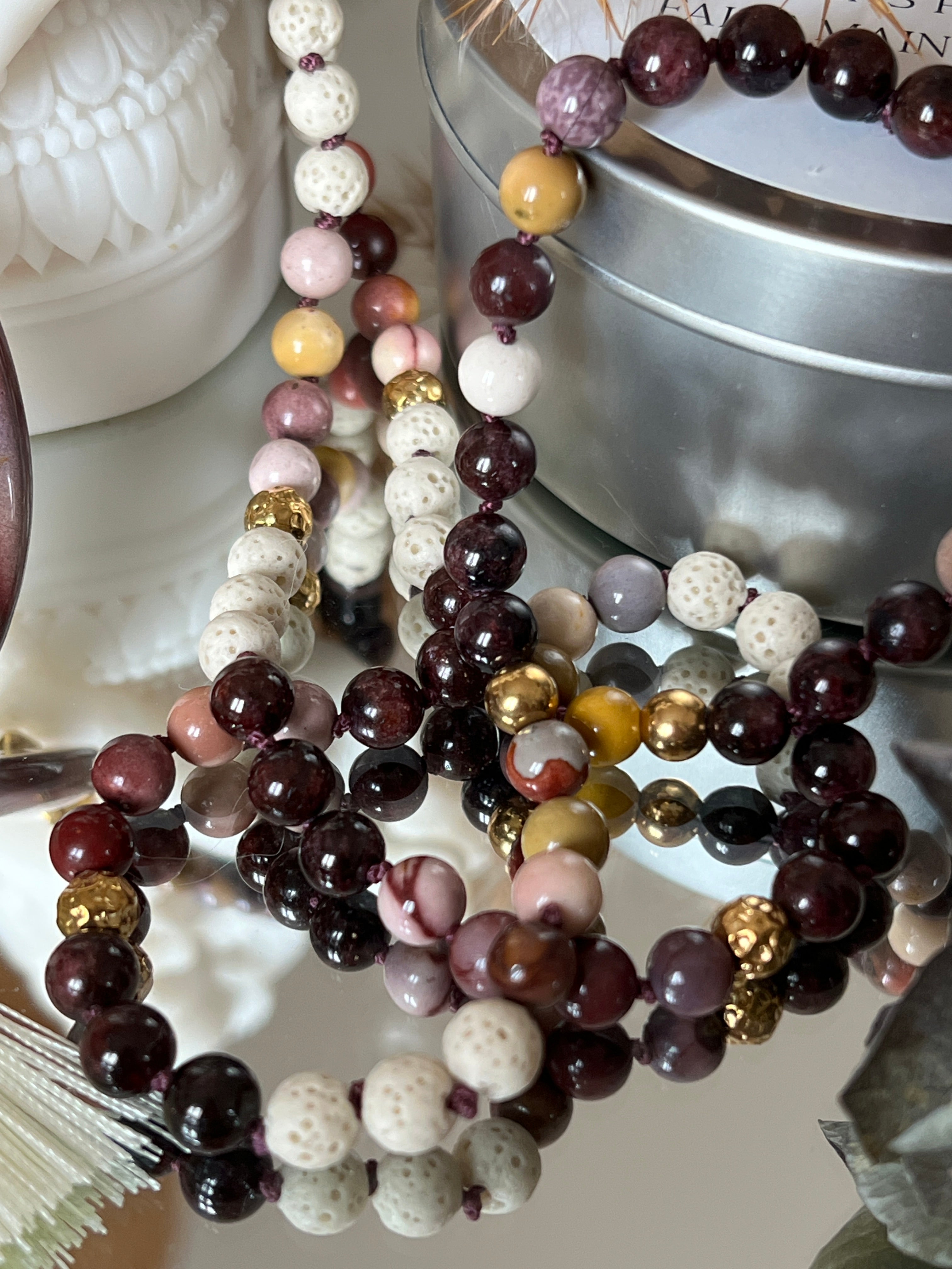 Mala n°56 - Energie de la terre - Grenat, Jaspe mookite et pierre de lave