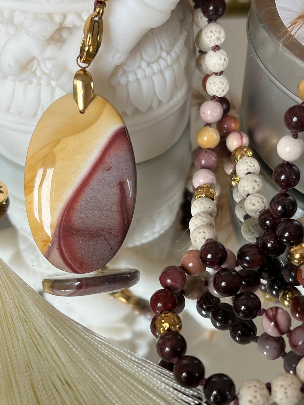 Mala n°56 - Energie de la terre - Grenat, Jaspe mookite et pierre de lave