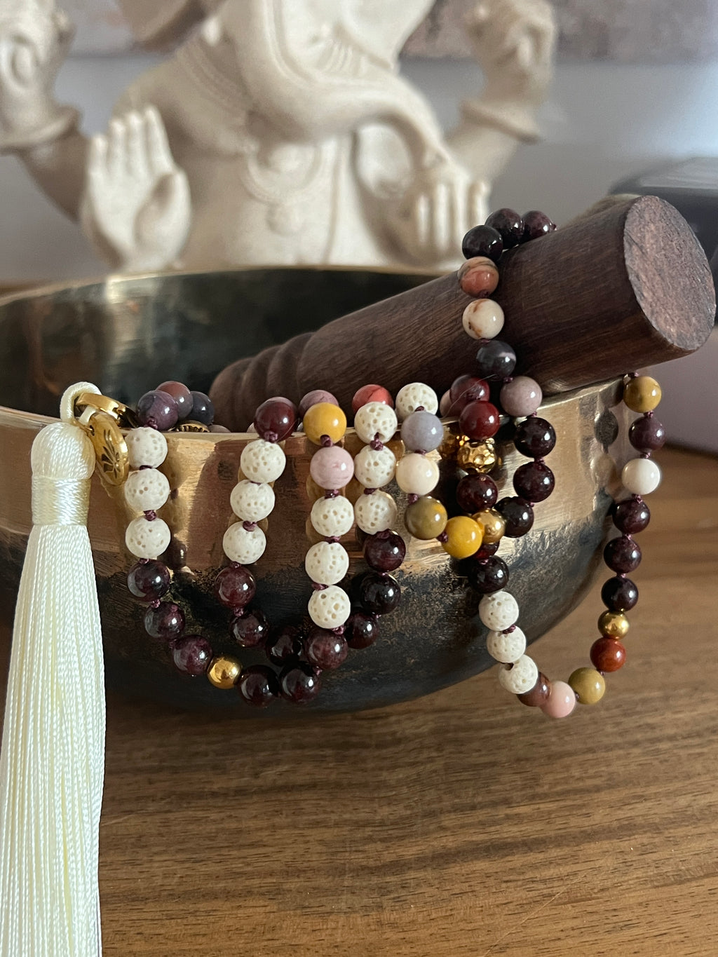 Mala n°56 - Energie de la terre - Grenat, Jaspe mookite et pierre de lave