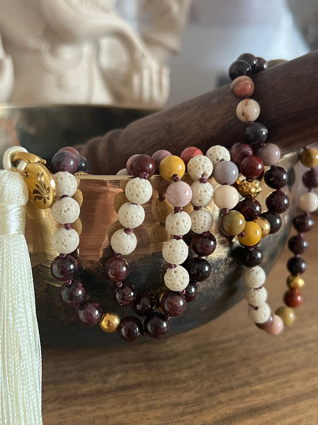 Mala n°56 - Energie de la terre - Grenat, Jaspe mookite et pierre de lave