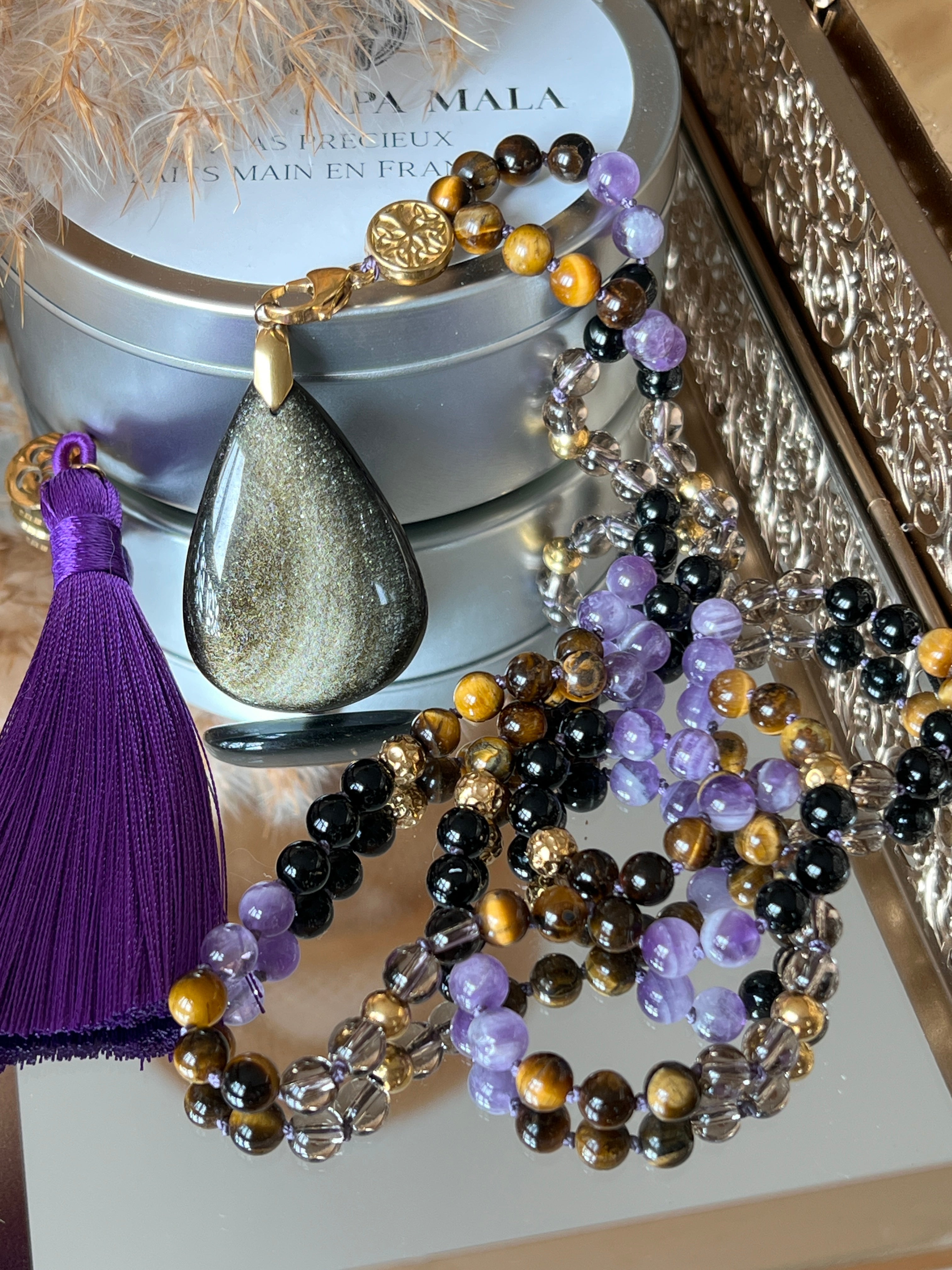 Mala n°46 - Bouclier souverain - Obsidienne noire, Oeil de tigre, Améthyste et Quartz fumé
