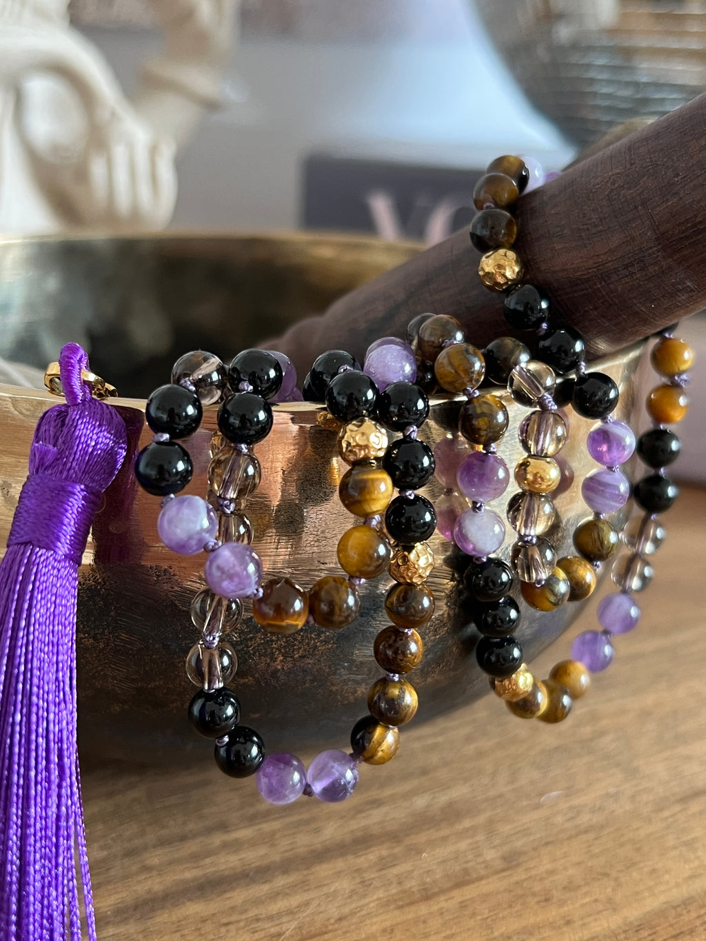 Mala n°46 - Bouclier souverain - Obsidienne noire, Oeil de tigre, Améthyste et Quartz fumé