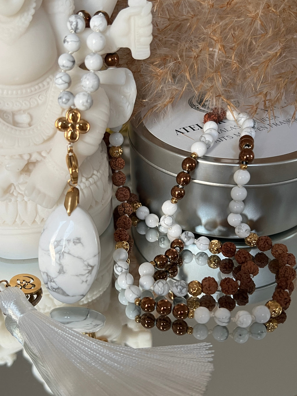 Mala n°51 - Retour au calme - Howlite, Hématite et graines de Rudraksha