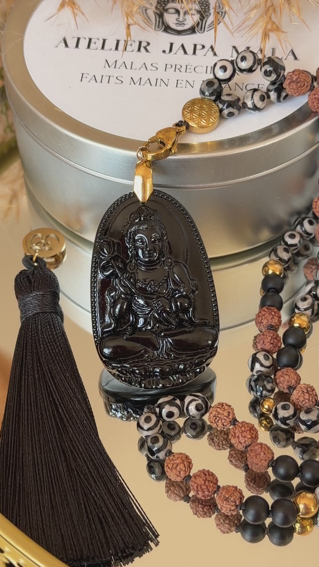 Mala n°132 - Ancrage profond - Agate dzi, Onyx noire matte et graines de Rudraksha