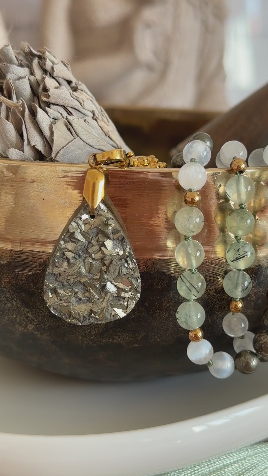 Mala n°127 - Renaissance - Pyrite, Préhnite et Sélénite