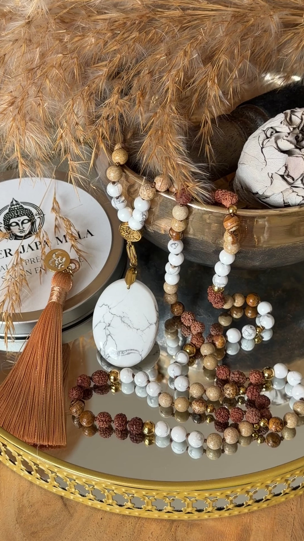 Mala n°107 - Revenir à l'essentiel - Howlite, Jaspe paysage et graines de Rudraksha